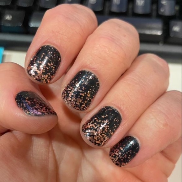 Color Street Nail Polish Strips in shade Midnight in Manhattan - Picture 4 of 5